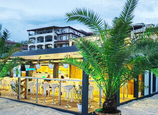 Beach Bar & Dinner Saint Vlas