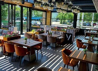 VOGUE I Bar & Dinner